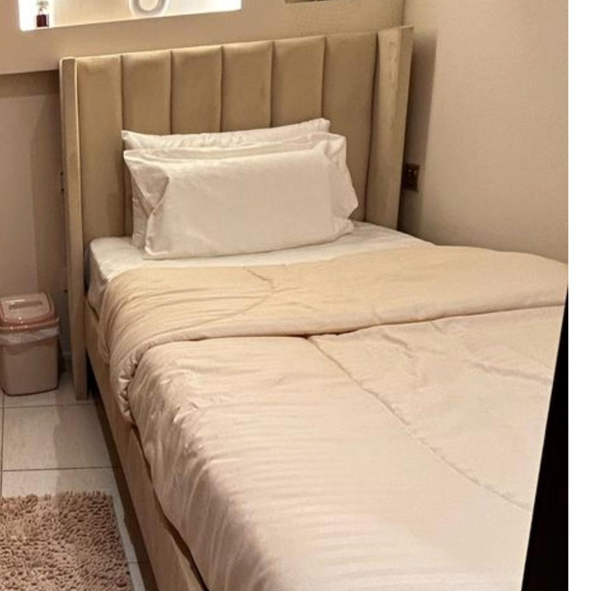 Capsule hotel Adaz *