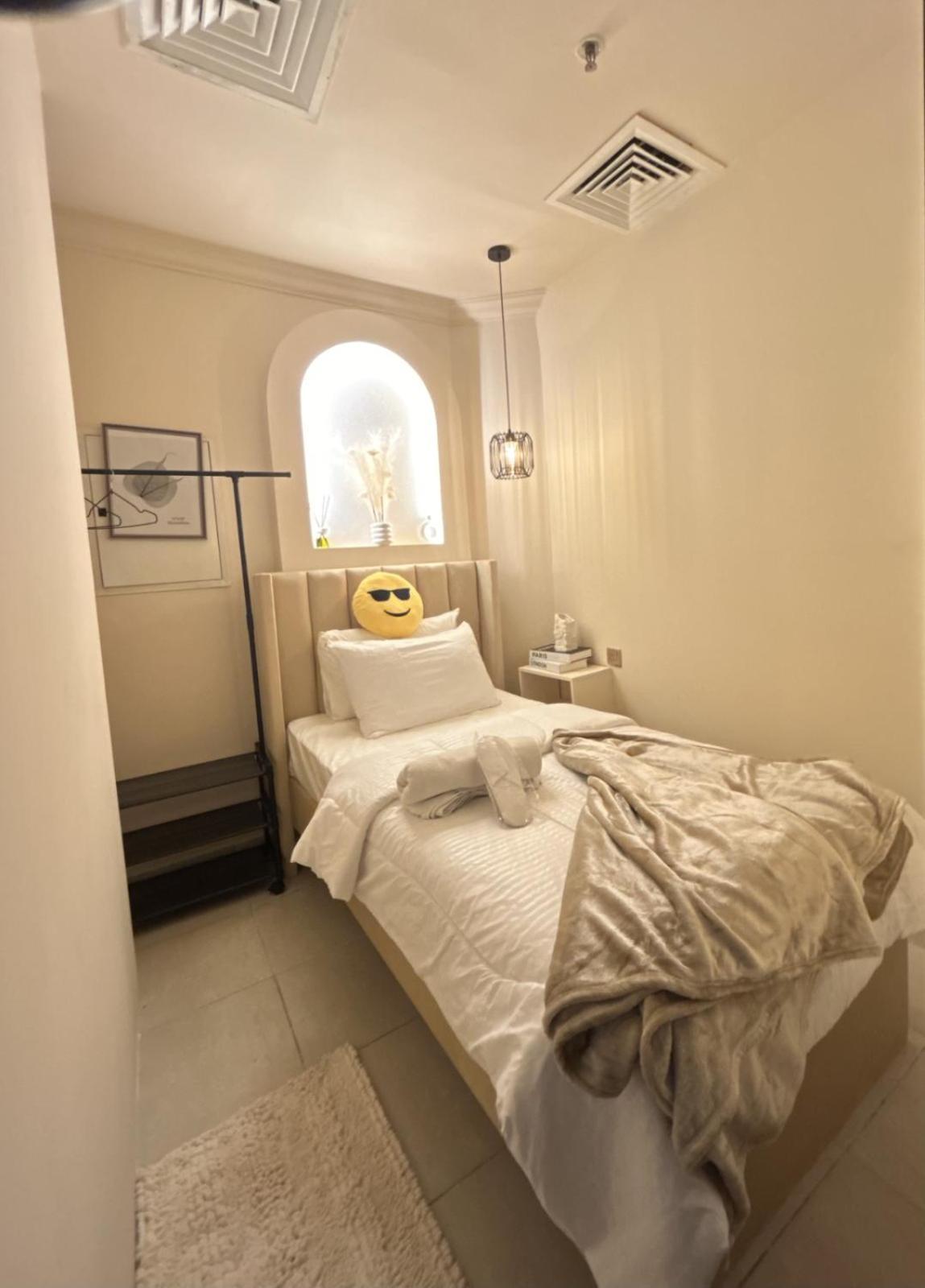 Adaz Capsule hotel *